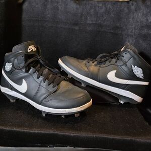 Nike Black and White Men's Cleats